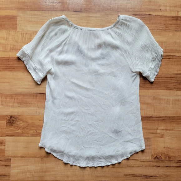 Mystree-  White Emroidered Lightweight Short Sleeve Top with Collar Tie - Picture 2 of 9